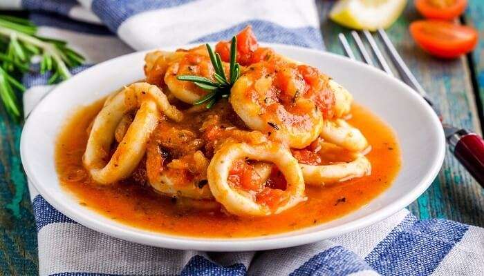 Stewed squid rings in tomato sauce