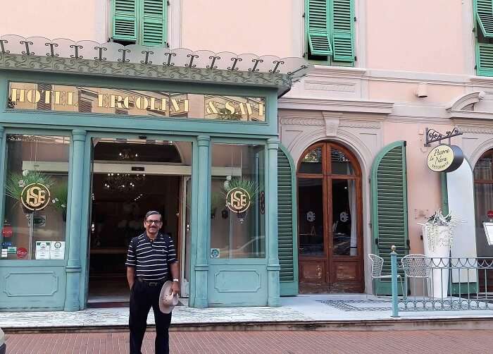 Mr. Abhishek indulging in some shopping