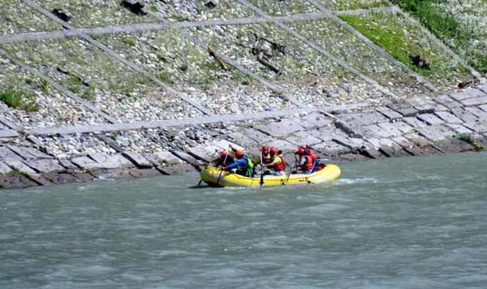 Grade II rapids in Beas in June and July makes these months the best for rafting in Manali