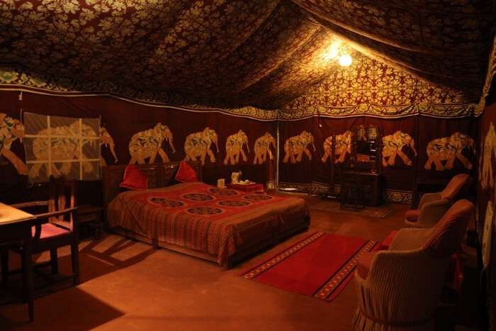 The cozy interiors of a glamp in Bundi