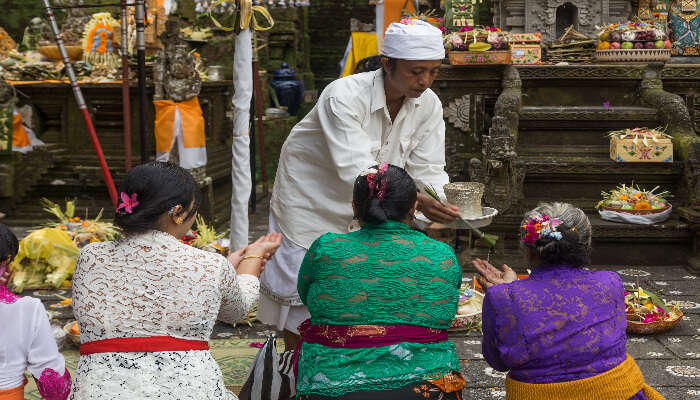 Ceremonies at Pura Gunung Kawi