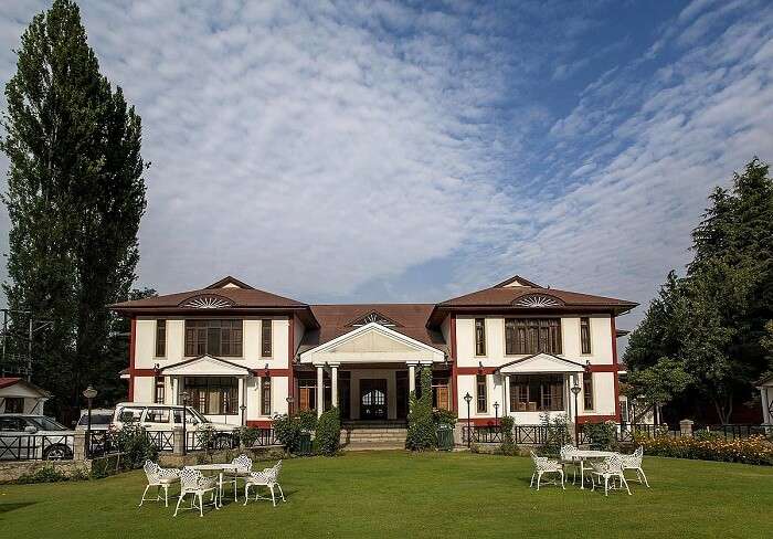 Heevan Resort is one of the best hotels in Srinagar near Dal Lake