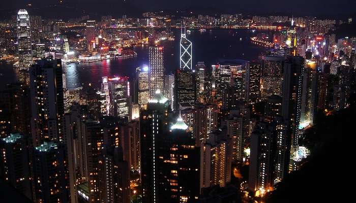 Hong_Kong_at_night_from_Victoria_Peak