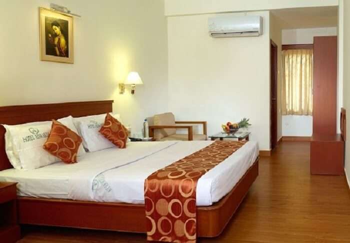 Hotel Aiswarya boasts of the cleanest room of all the budget hotels in Cochin
