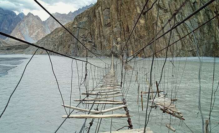 worlds most dangerous bridges