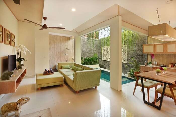 lounge area in ini vie villa