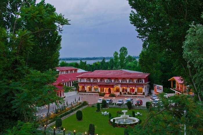 Jamal Resort is one of the best hotels in Srinagar in Dal Lake