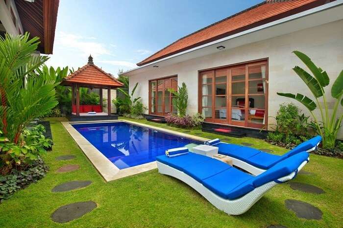 grand private pool in nicola villa