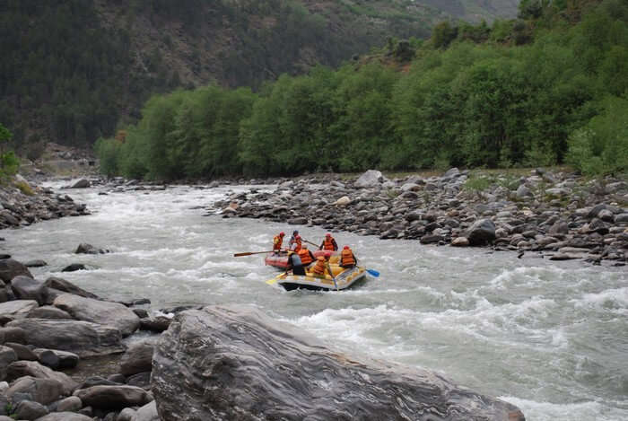 Beas River offers best conditions for rafting in Manali