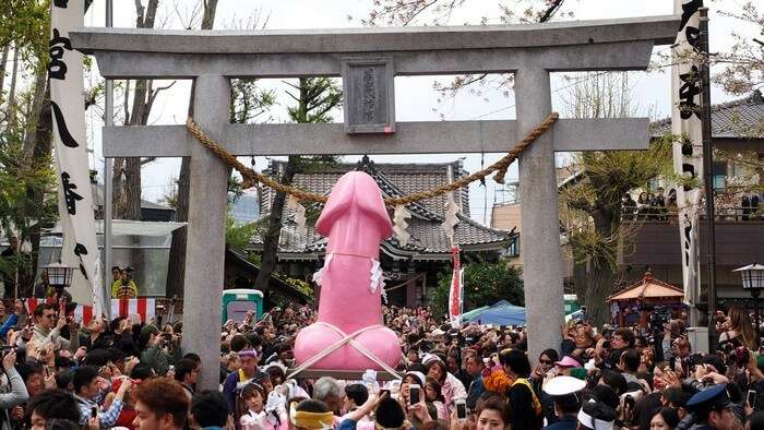 The penis parade to the shrine of Shinto