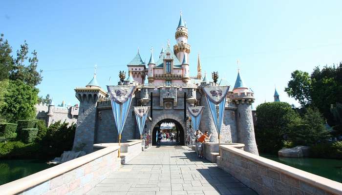 Sleeping_Beauty_Castle_DLR