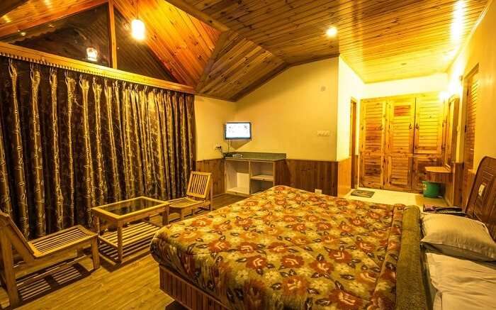 The Manali Cottages bedroom