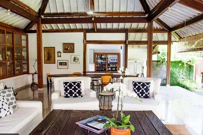 dining area in villa padawan