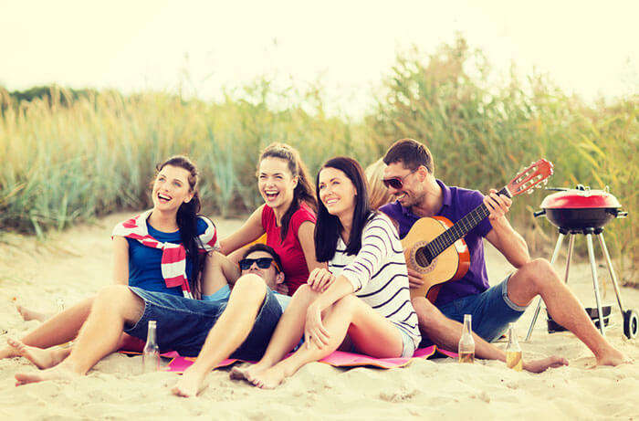 friends-chilling-at-sea-beach