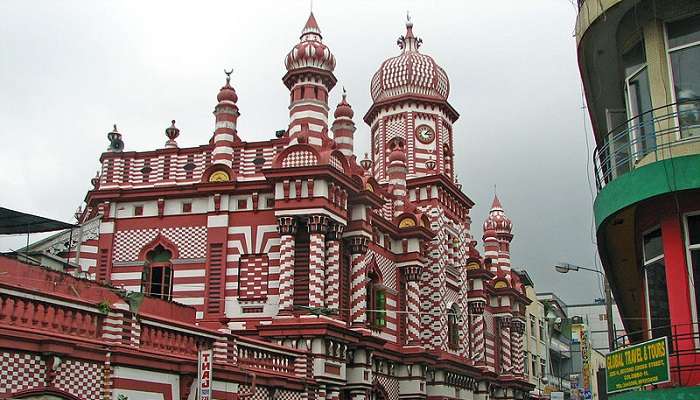 the mesmerizing red and white striped mosque 