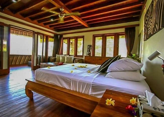 cosy bedroom in twin island villa