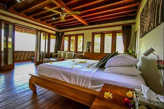 cosy bedroom in twin island villa