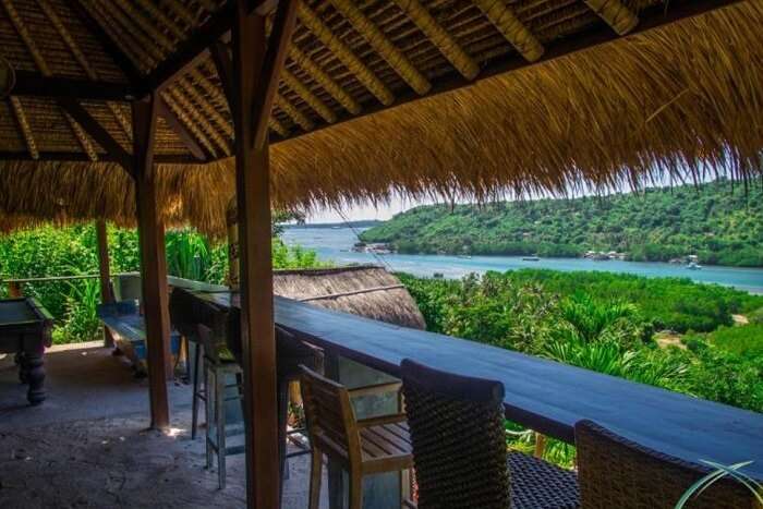 dining area in twin island villa