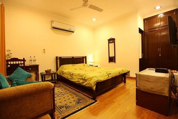 One of the luxury rooms at Vandana BnB in Delhi