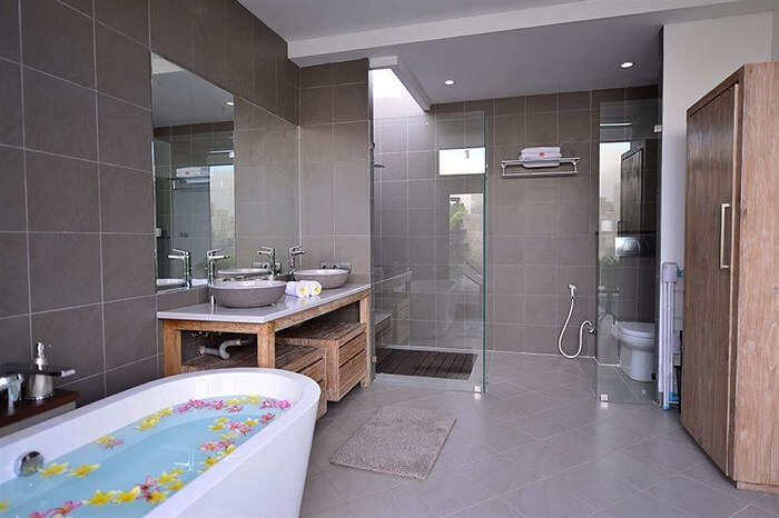 grand washroom in zoe villa