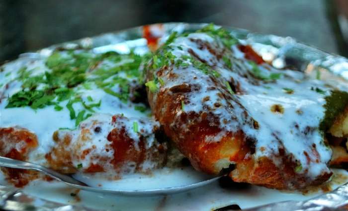 Taste crispy aloo tikki chaat in Delhi