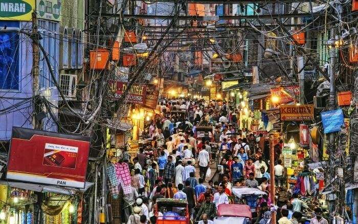 Crowded street markets of Chandni Chowk - Delhi