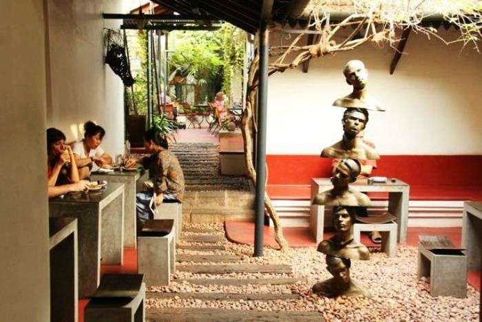 Kashi Art Café - an attractive place for western breakfast in Kochi