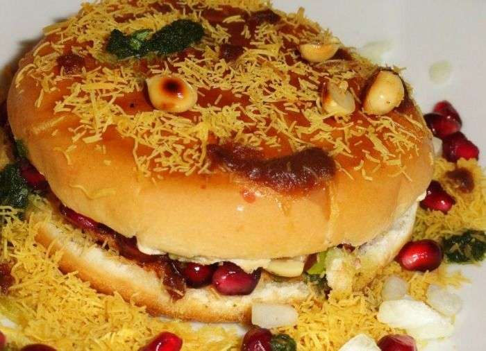 Kutchi Dabeli - a Gujarati version of vada pav