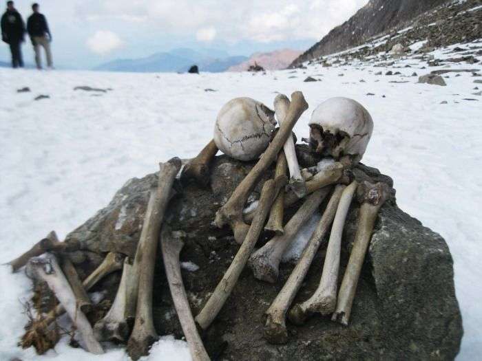 Skeletons at a frozen lake, Roopkund Lake Uttarakhand