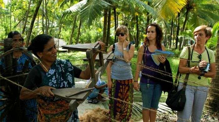 Learn how to make houseboats near Alumkadavu, Kollam