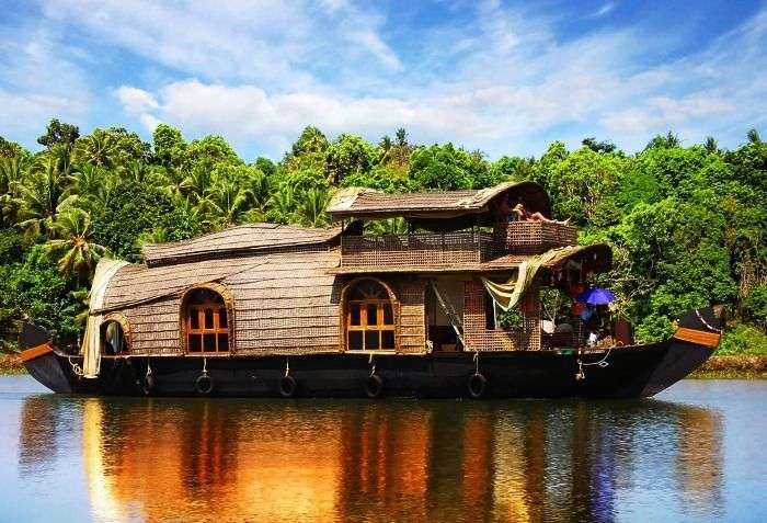 Houseboat cruise in Kerala backwaters