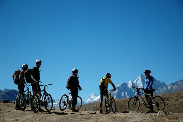 Explore the magnificent peaks of himalayas by paddling on bicycle