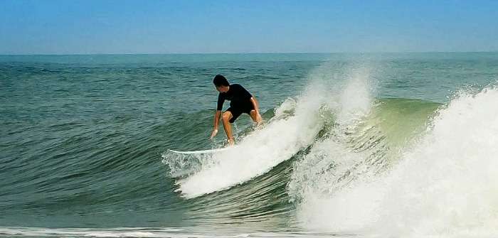 High tide sea surfing in Chennai