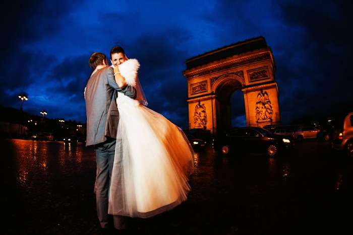 Newly married couple on their honeymoon in paris