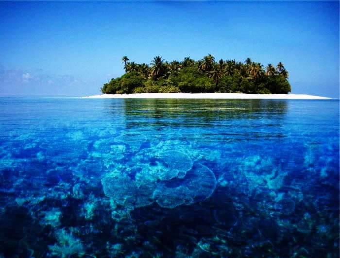 The clean azure waters of Linapacan Island