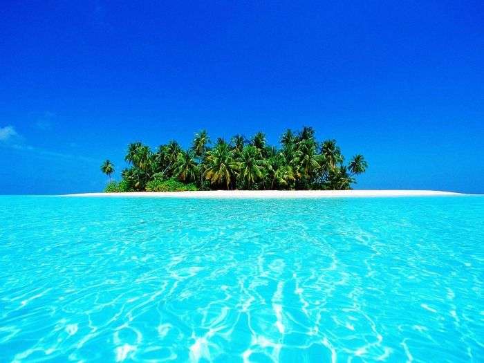 The clean azure waters of Maldives Beaches