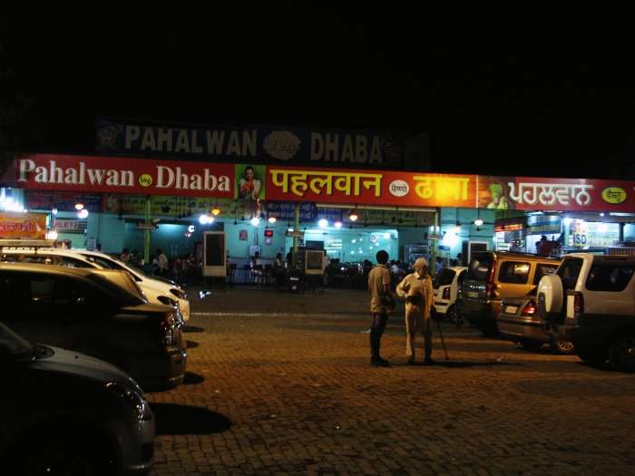Enjoy butter rich stuffed paranthas at Pahalwan Dhaba in Murthal