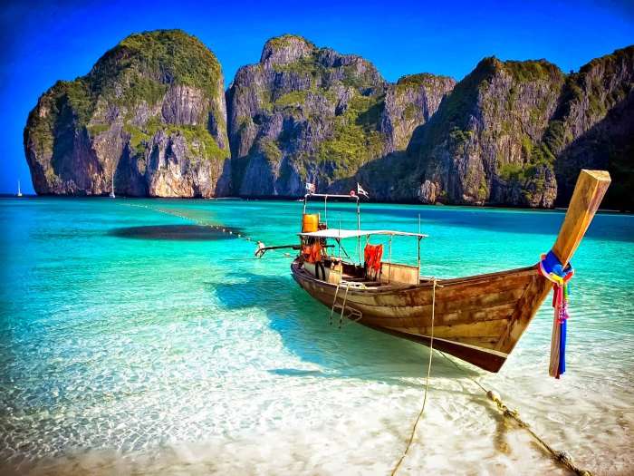 Turquoise waters of Thailand 