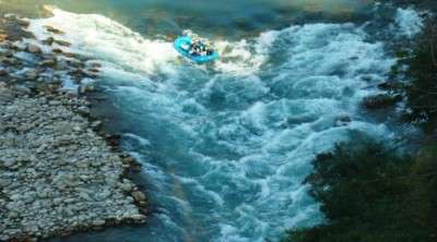 Alaknanda offers one of the most challenging terrains for river rafting in India