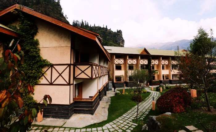 The panoramic view of Solang View Resort