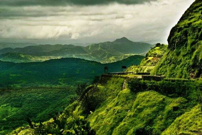 One of the most famous places to visit near Pune and Mumbai in monsoon is the beautiful Lonavala