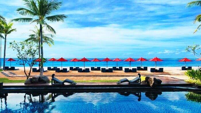 The gorgeous infinity pool of The St Regis Bali Resort in Nusa Dua