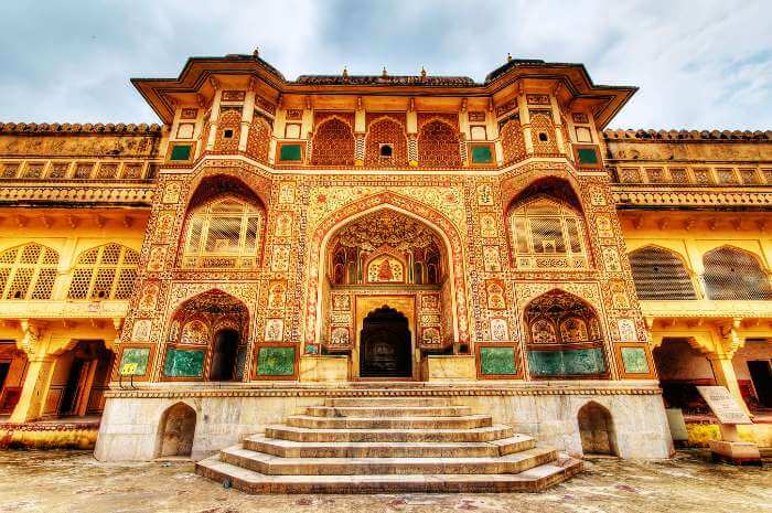 Amer fort, a colourful tourist place in Jaipur