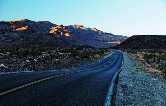 The stunning road to the Death Valley National Park, California 