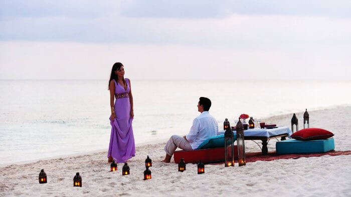 Honeymooners on a romantic date in Sri Lanka