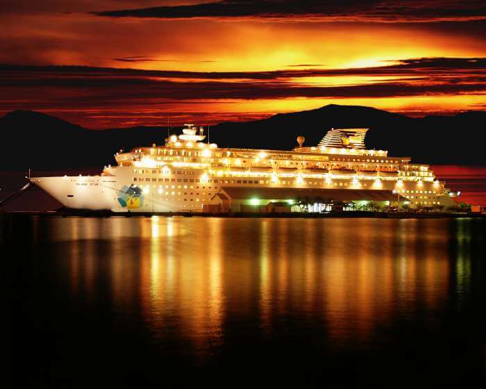 Go for a night cruise at Panjim to experience the calm waters of the sea