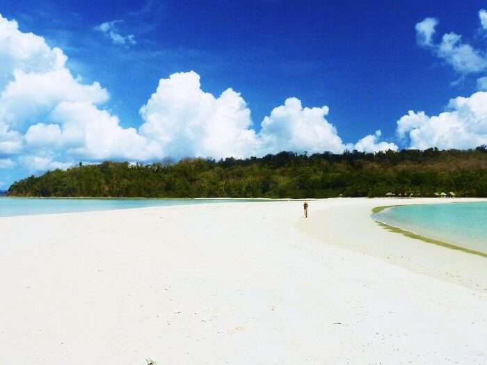 The narrow sandbank between Ross and Smith Island