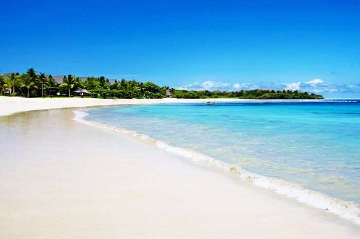 Fine white sand on the shores of Long beach