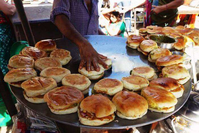 Best street food of Delhi — Delhi style burger