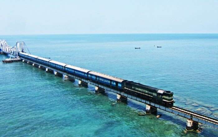 Train from Tamil Nadu to Rameshwaram on the Pamban bridge